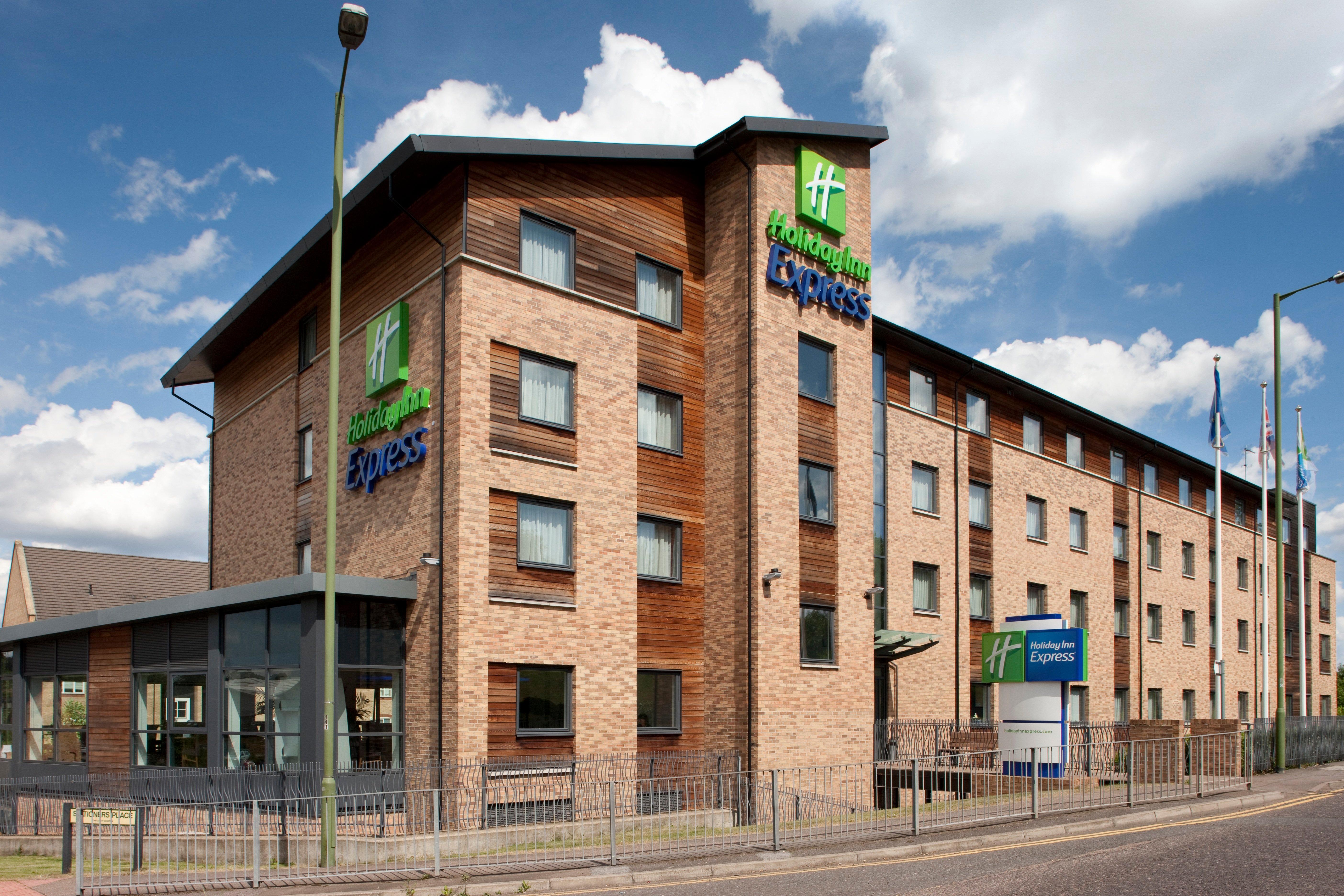 Holiday Inn Express Hemel Hempstead, An Ihg Hotel Exterior foto