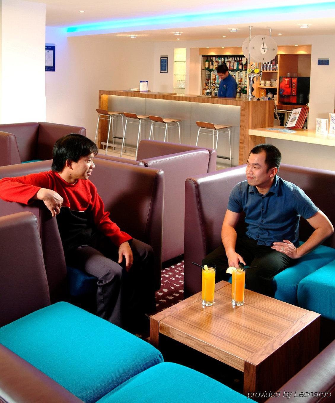 Holiday Inn Express Hemel Hempstead, An Ihg Hotel Restaurant foto