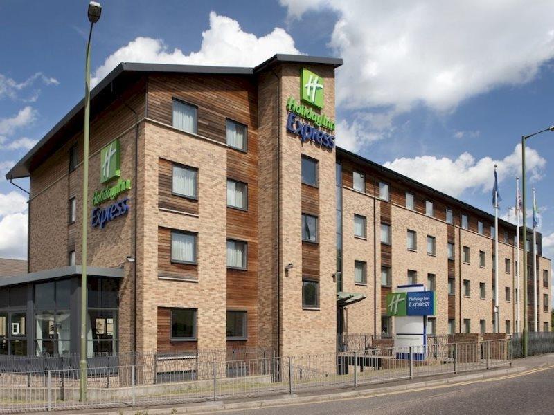 Holiday Inn Express Hemel Hempstead, An Ihg Hotel Exterior foto